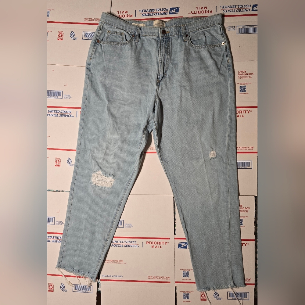 Universal Thread Women's Light Blue Relaxed Jeans, Size 14 (UN1)